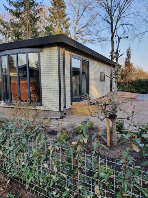 Cozy Chalet For 4 Veluwe Putten Extérieur photo