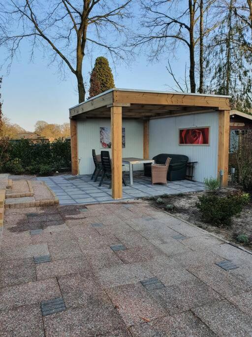 Cozy Chalet For 4 Veluwe Putten Extérieur photo